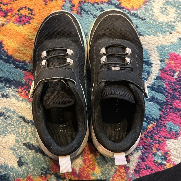 Sneakers - Picture 4 of 4